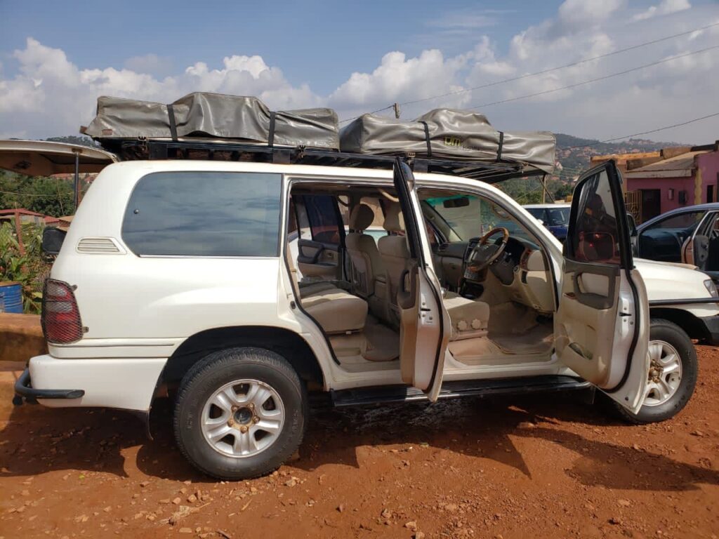 car rental Tanzania with rooftop tent