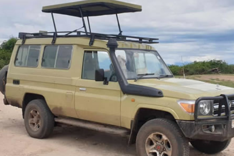 Land cruiser Hardtop with a popup roof hire in Tanzania